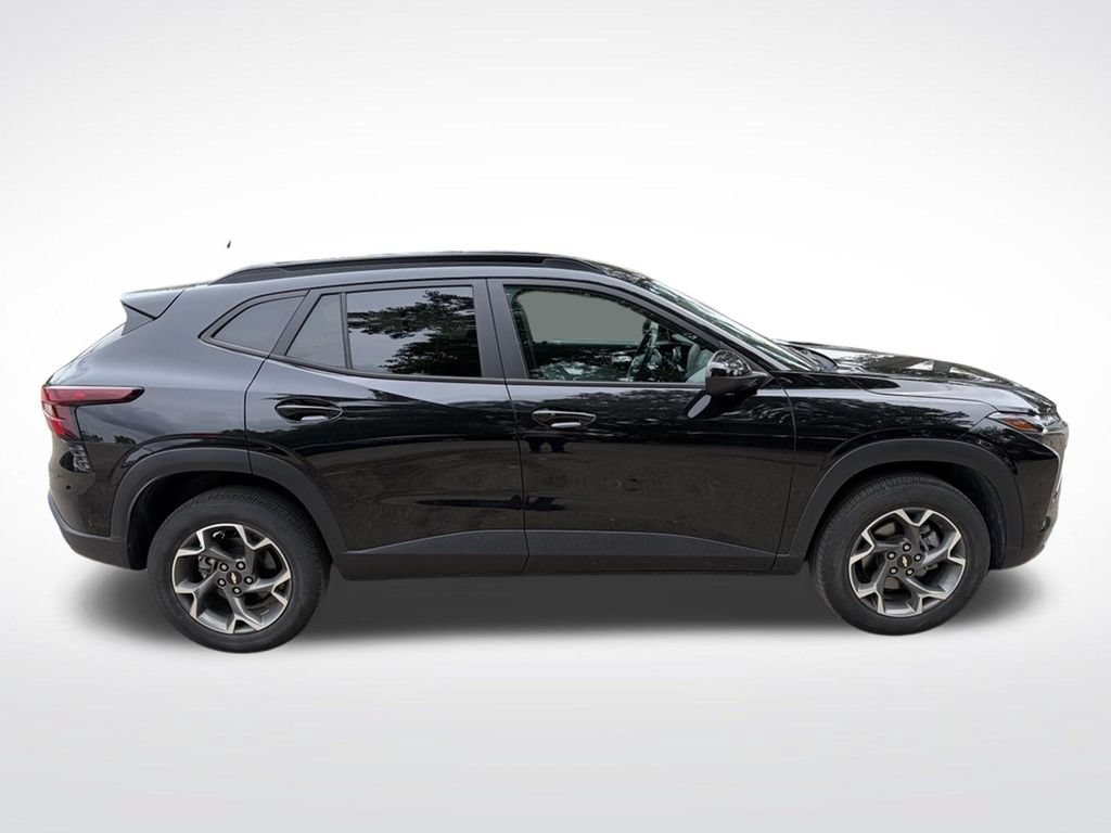 Used 2024 Chevrolet Trax LT w/ Driver Confidence Package FWD image 8