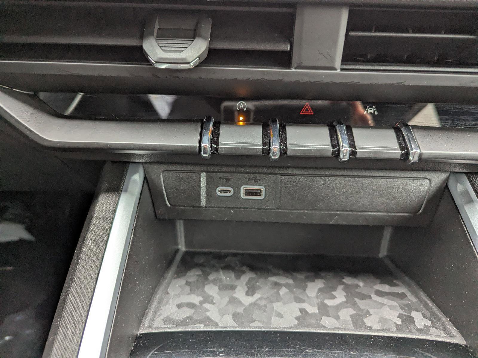 Used 2024 Chevrolet Colorado Trail Boss w/ Technology Package image 13