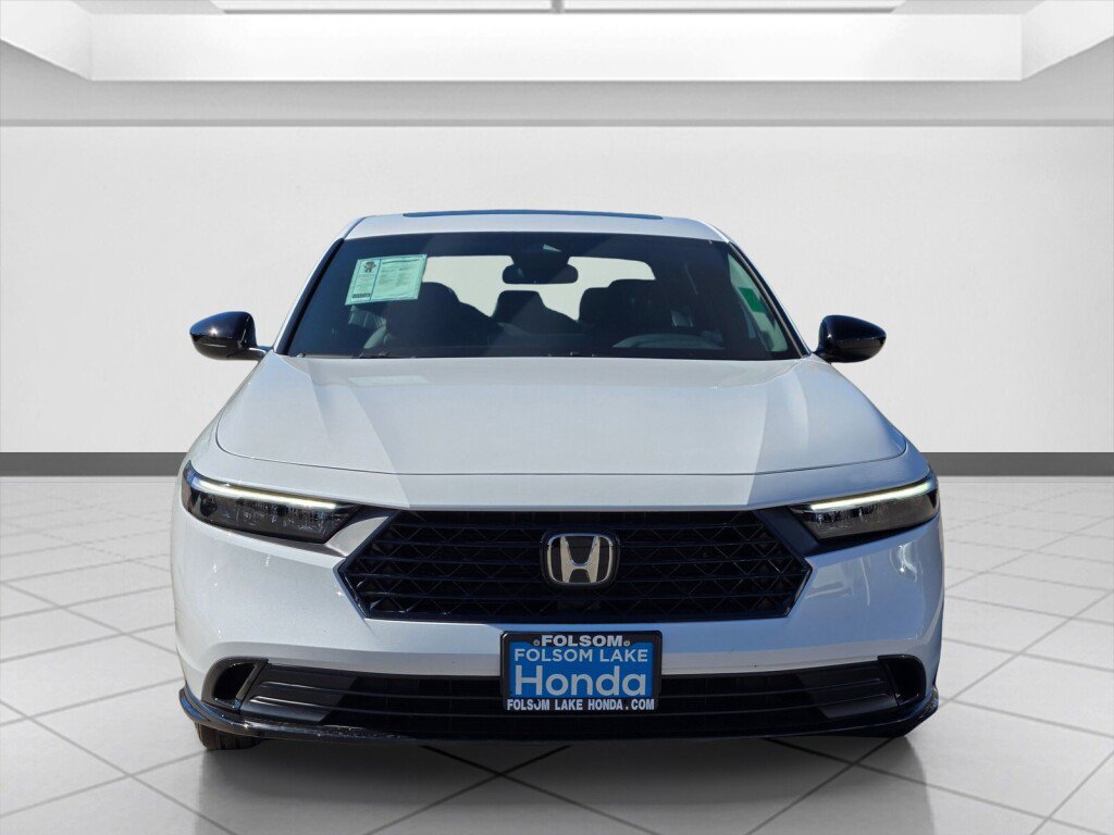 Used 2025 Honda Accord Sport image 2