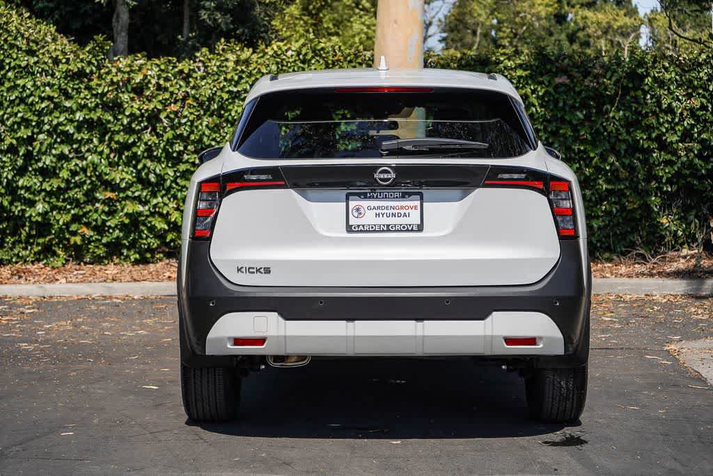Used 2025 Nissan Kicks SV FWD image 5