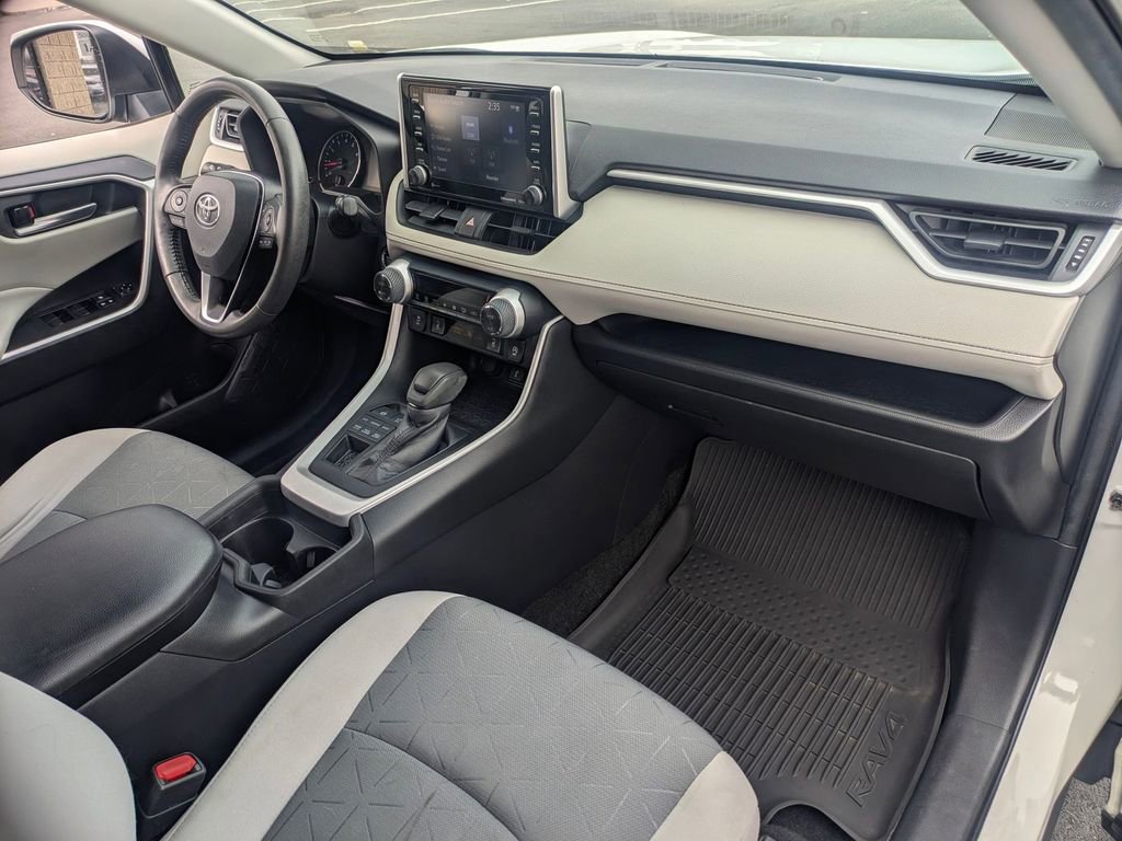 Used 2021 Toyota RAV4 XLE w/ Convenience Package image 39