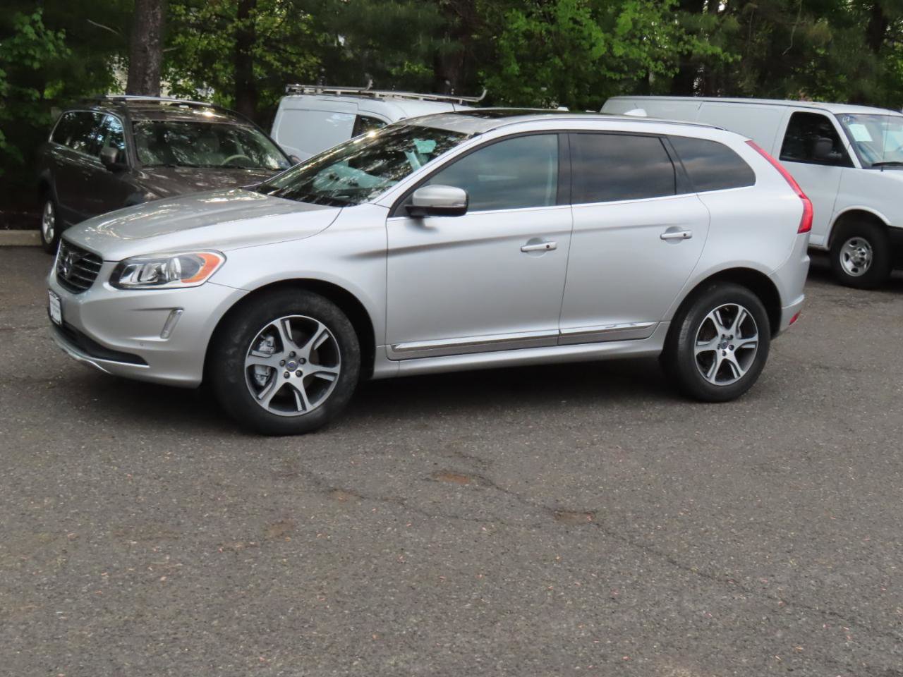 Used 2015 Volvo XC60 T6 AWD/4WD image 4