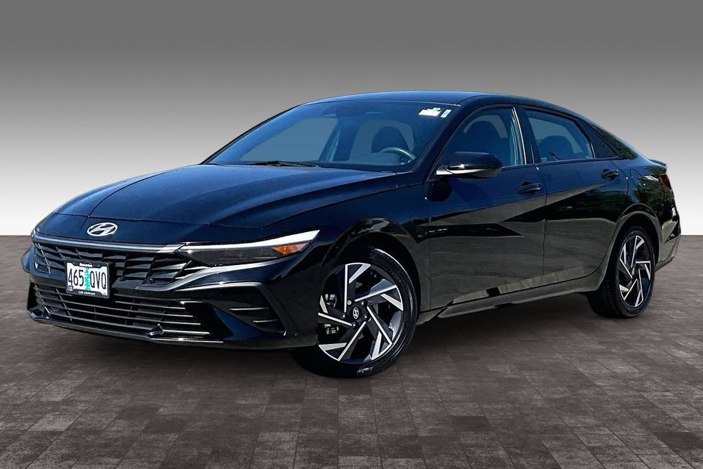Used 2025 Hyundai Elantra SEL FWD image 2