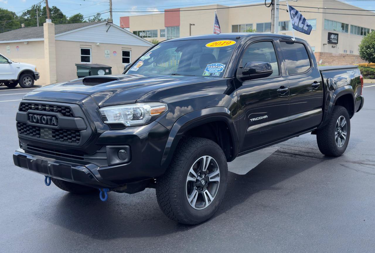 Used 2019 Toyota Tacoma TRD Sport AWD/4WD image 4