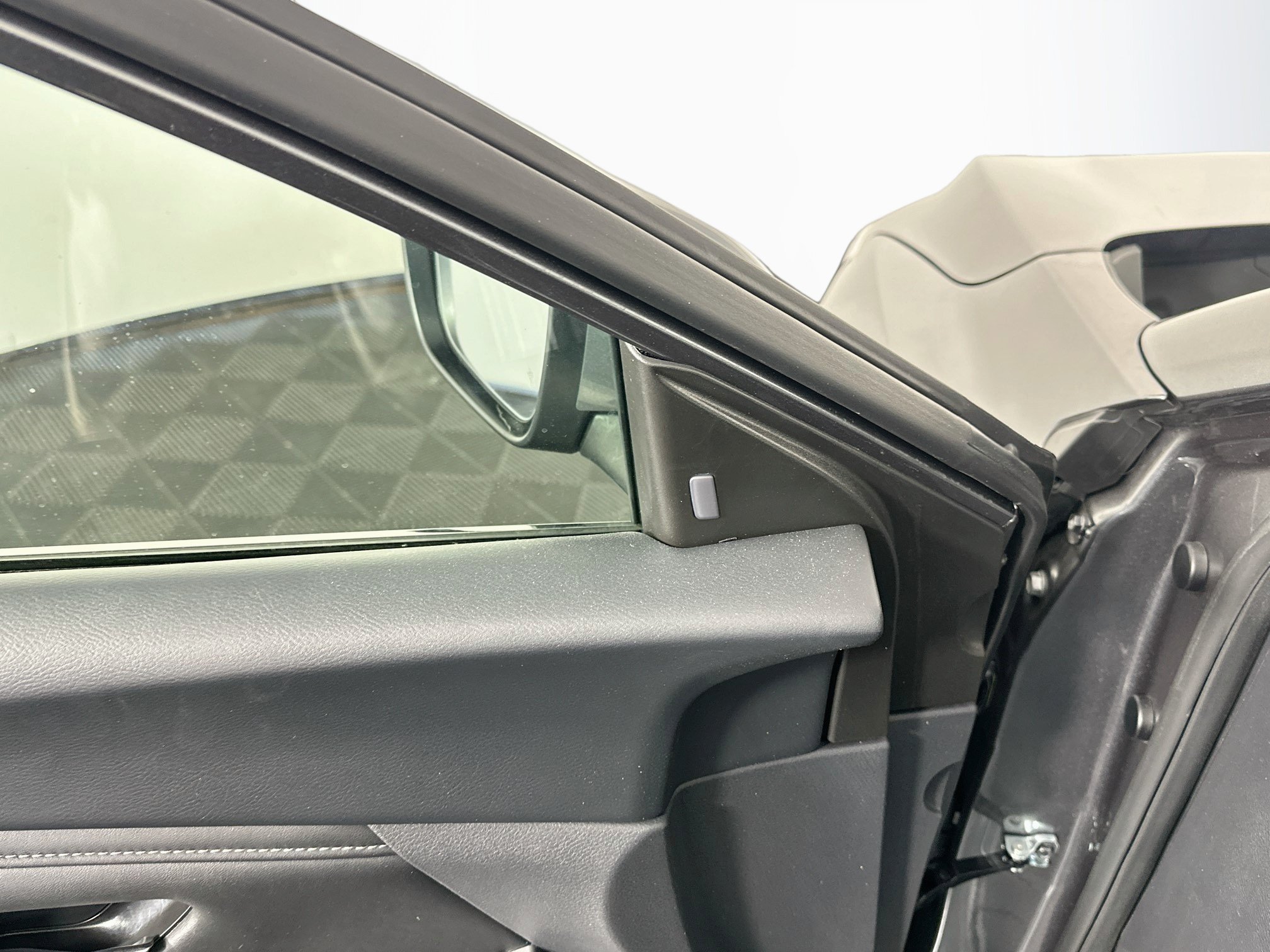 Used 2025 Nissan Sentra SV FWD image 16