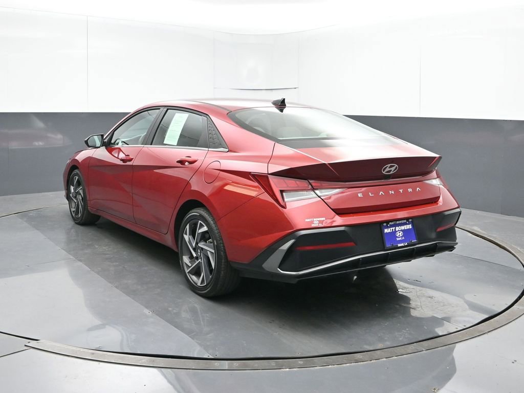 Used 2025 Hyundai Elantra SEL image 4