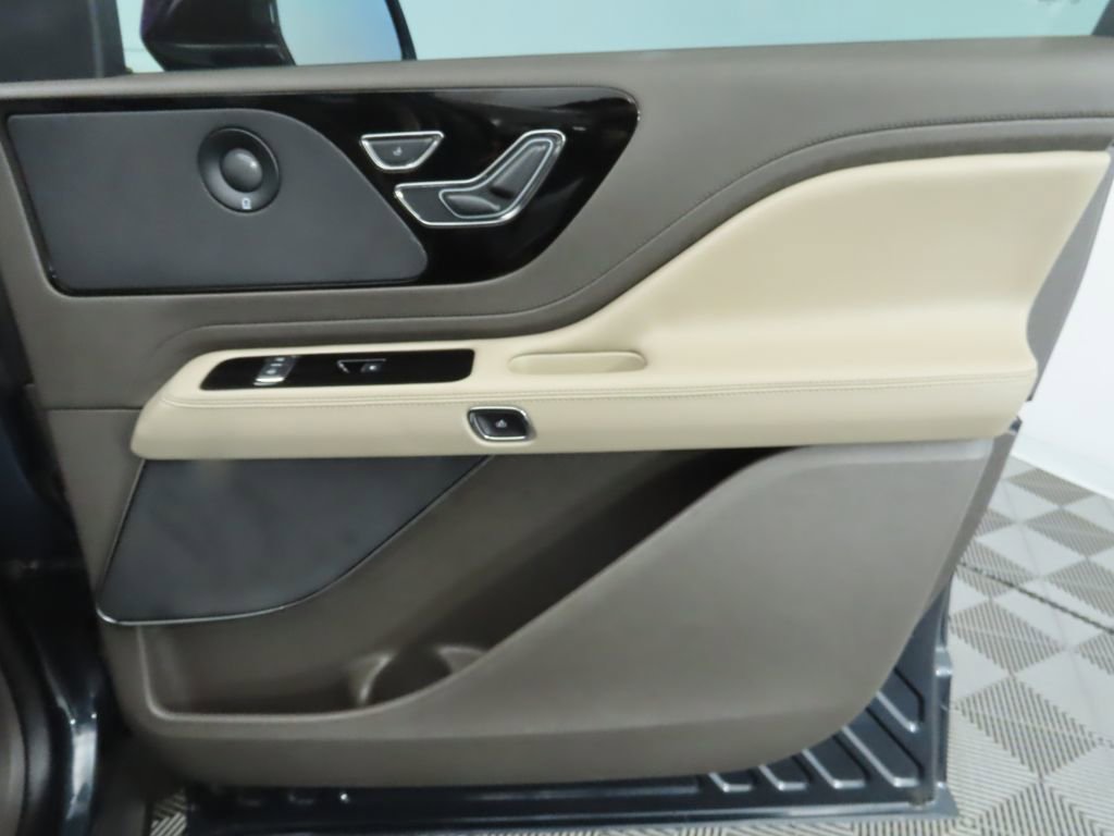 Used 2022 Lincoln Aviator Reserve w/ Equipment Group 201A image 26