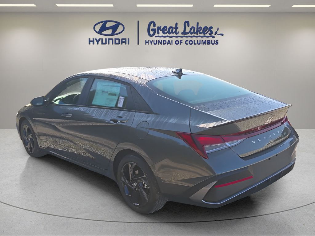 New 2026 Hyundai Elantra SEL Sport FWD image 3