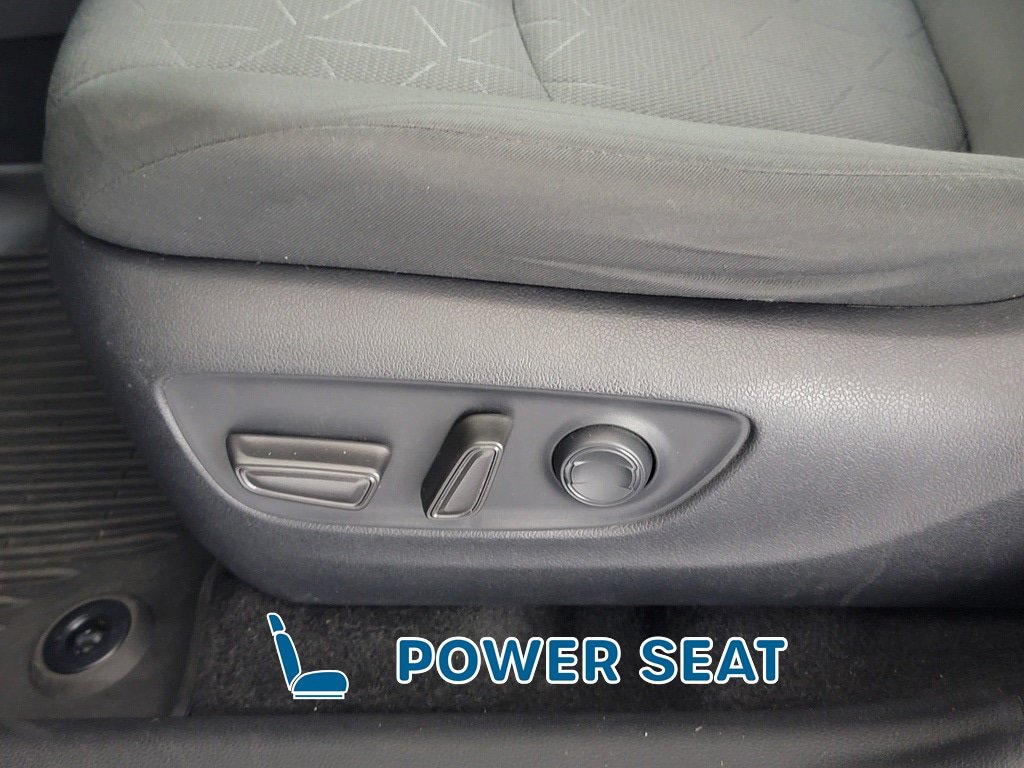 Used 2022 Toyota RAV4 XLE w/ Convenience Package FWD image 14