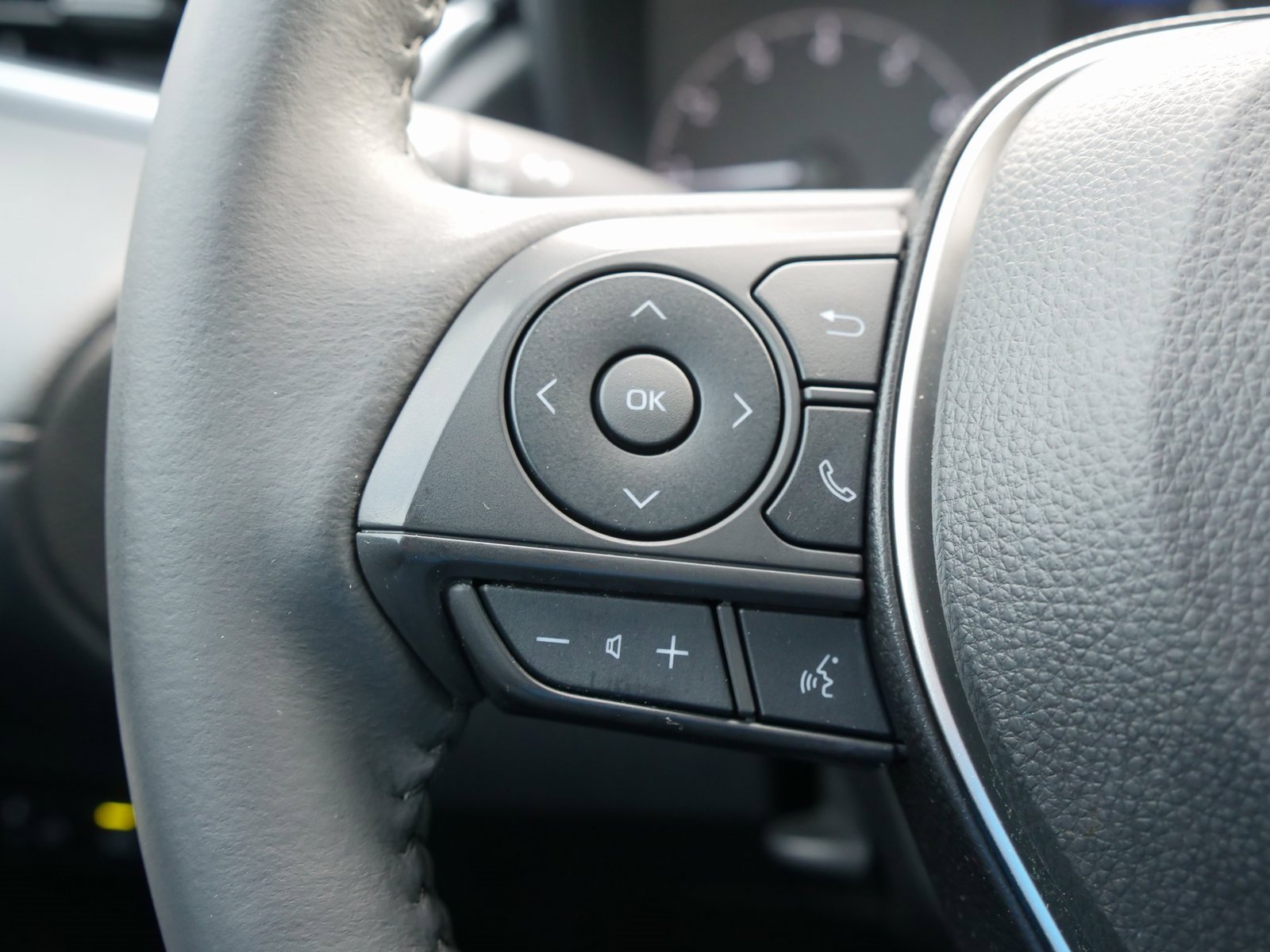 Used 2024 Toyota Corolla Cross LE image 19