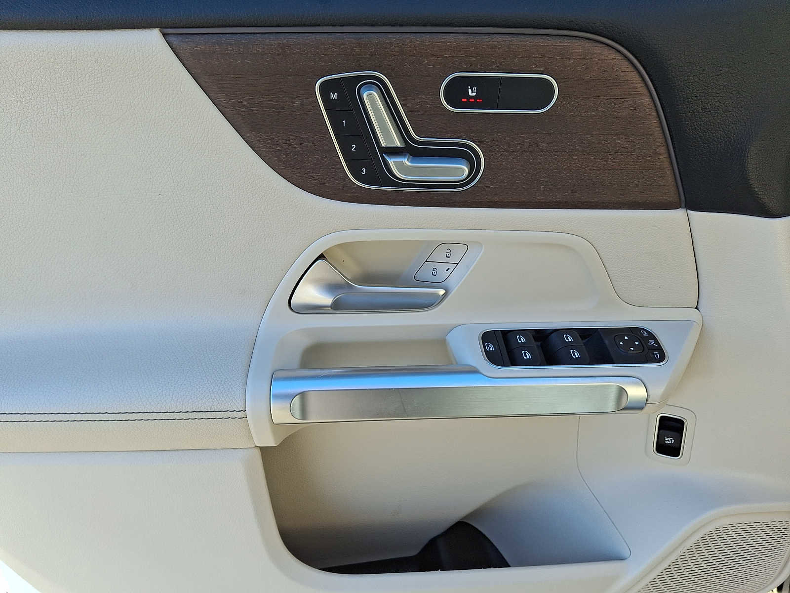 Used 2022 Mercedes-Benz GLB 250 4MATIC image 8