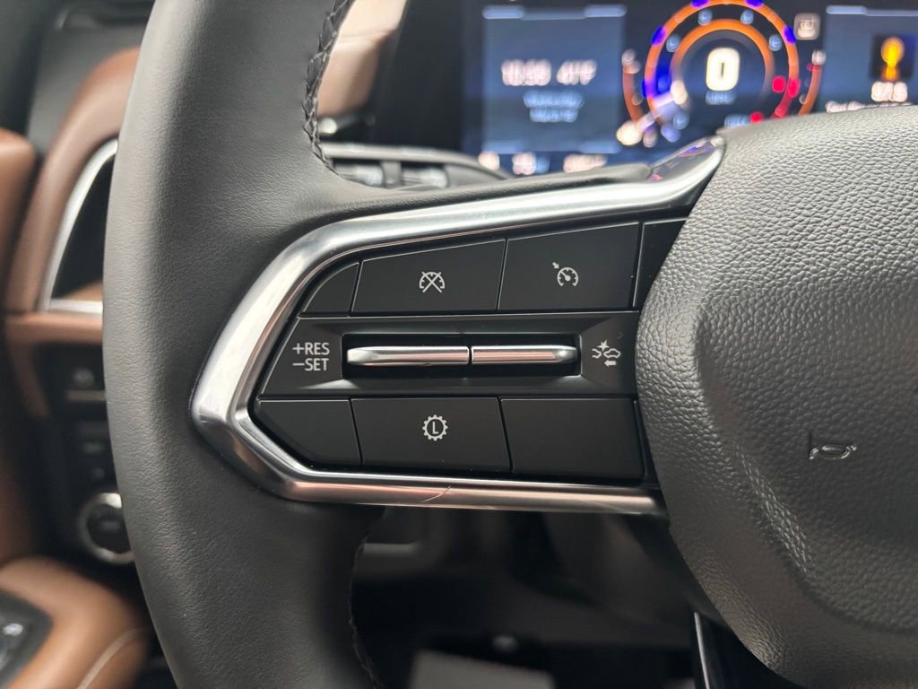 Used 2025 Chevrolet Suburban High Country image 29