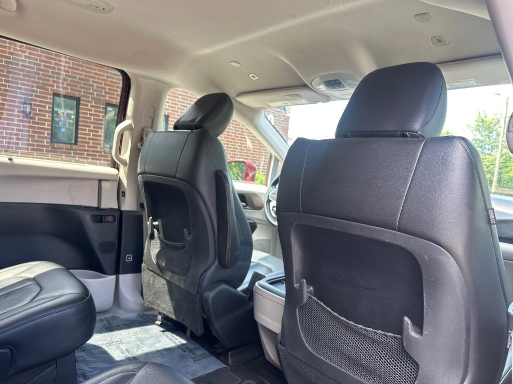Used 2019 Chrysler Pacifica Touring-L image 17