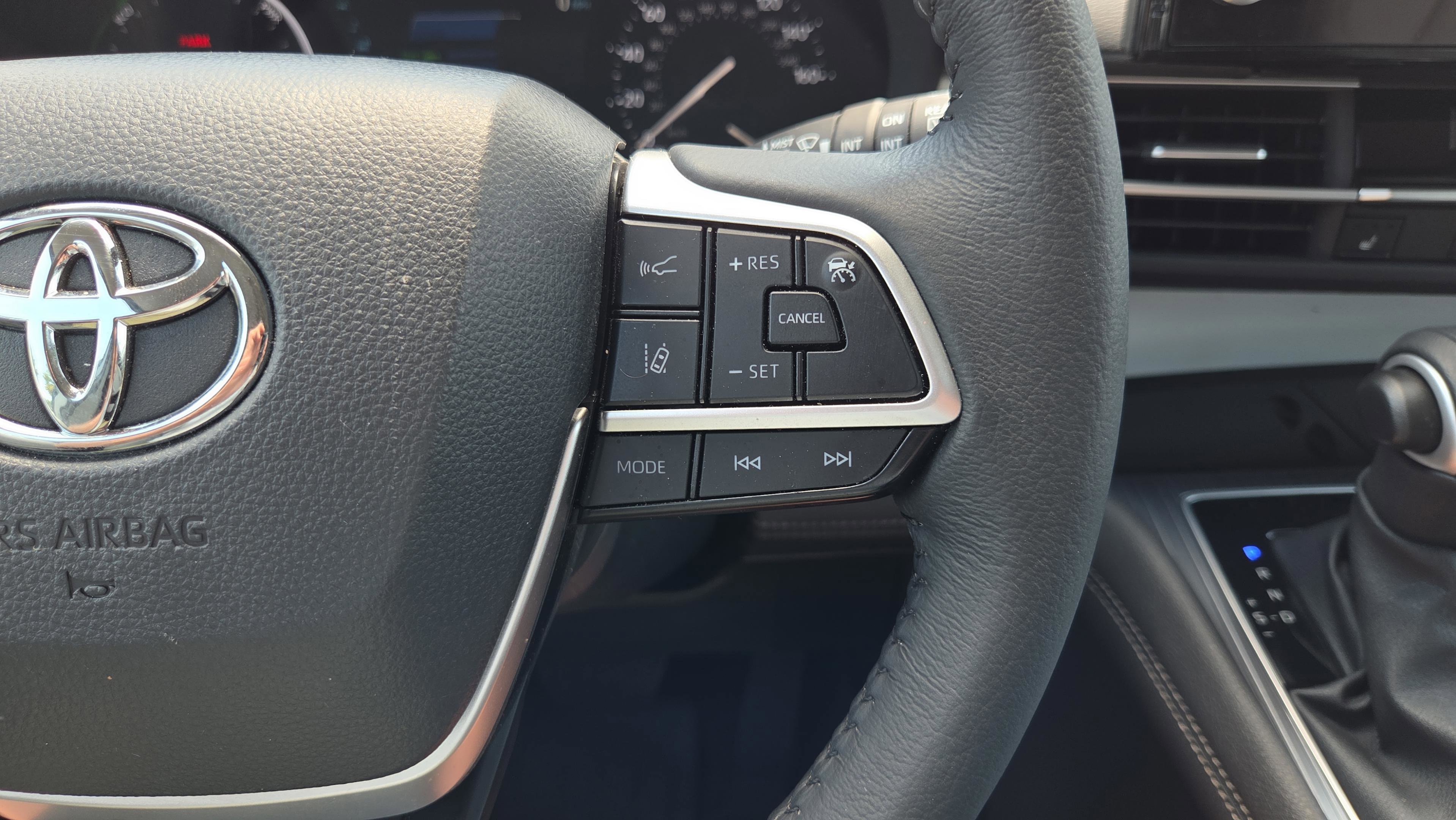 Used 2025 Toyota Sienna XLE image 11