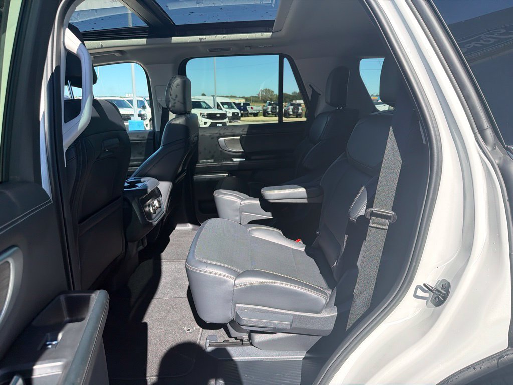 Used 2025 Ford Expedition Platinum AWD/4WD image 26