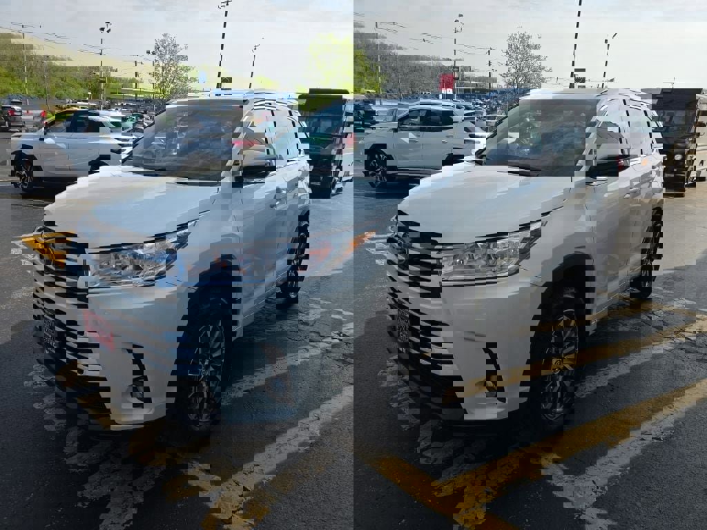 Used 2017 Toyota Highlander XLE image 9