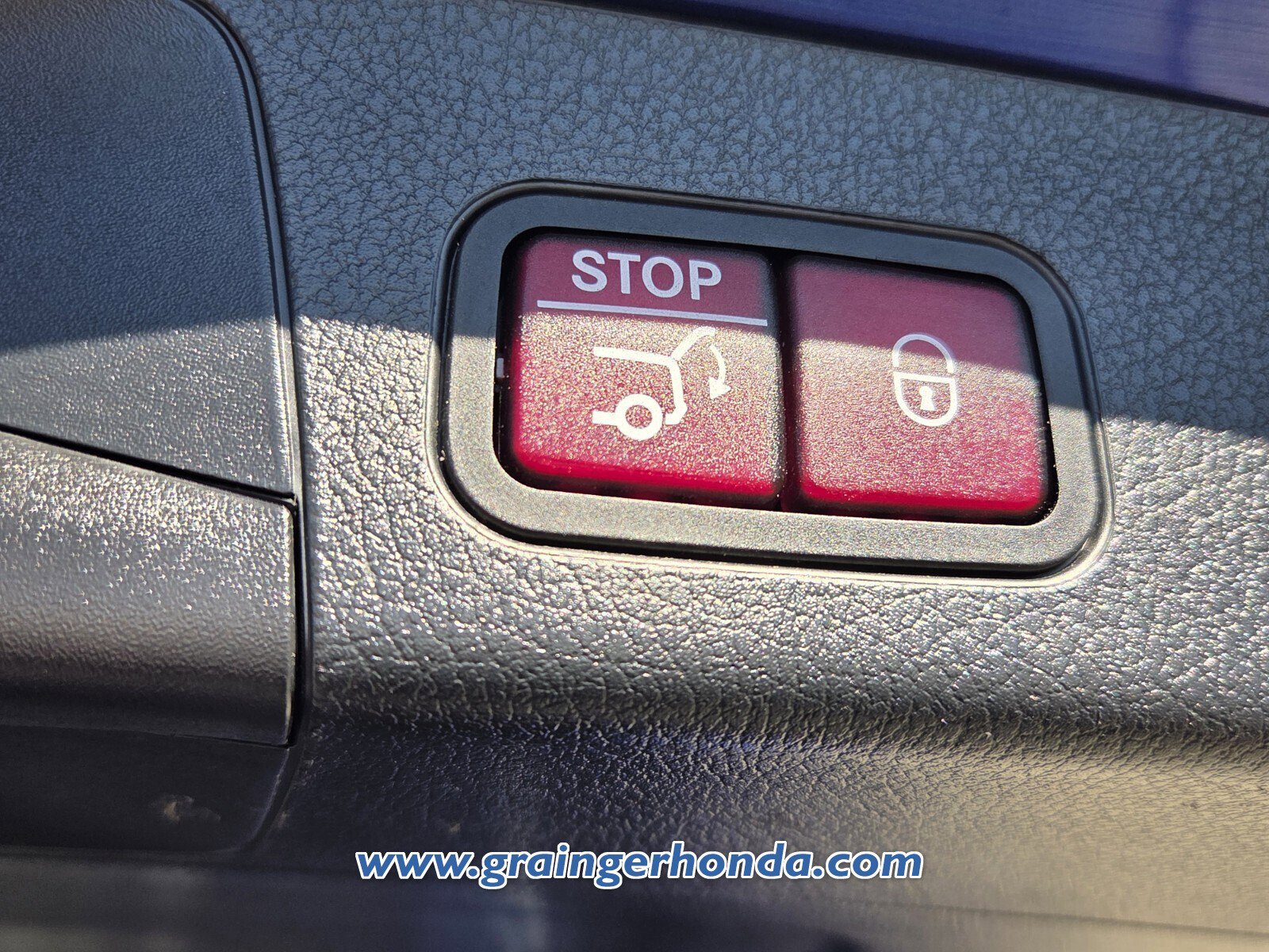 Used 2021 Mercedes-Benz GLB 250 4MATIC w/ Premium Package image 13