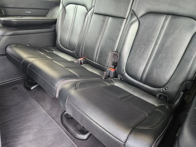 Certified 2024 Jeep Wagoneer Series II w/ Flexible Seating Group RWD image 30