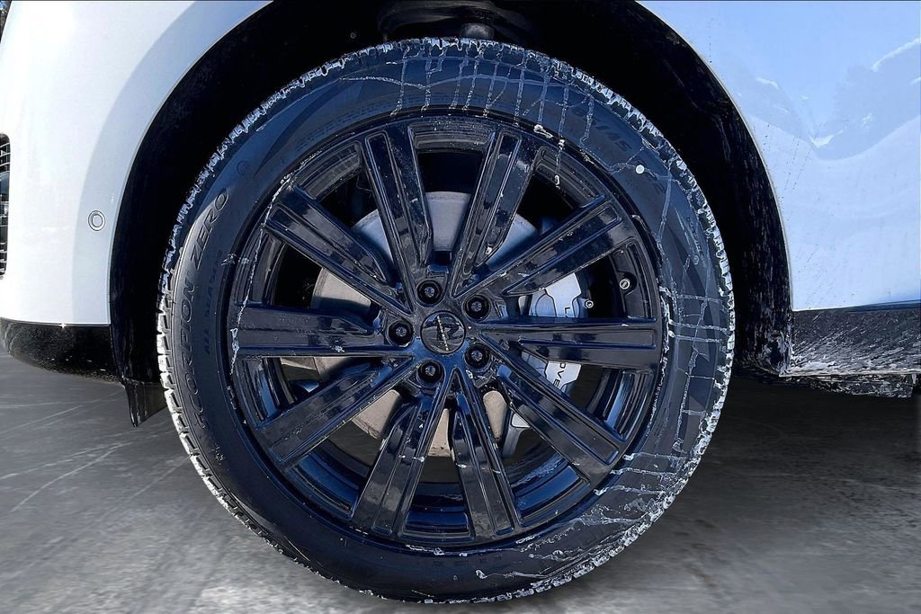 New 2026 Land Rover Range Rover SE image 13