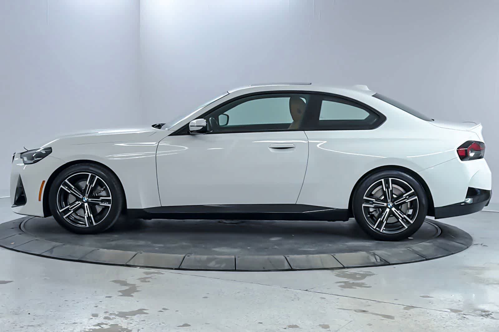 Used 2023 BMW 230i Coupe w/ M Sport Package RWD image 5