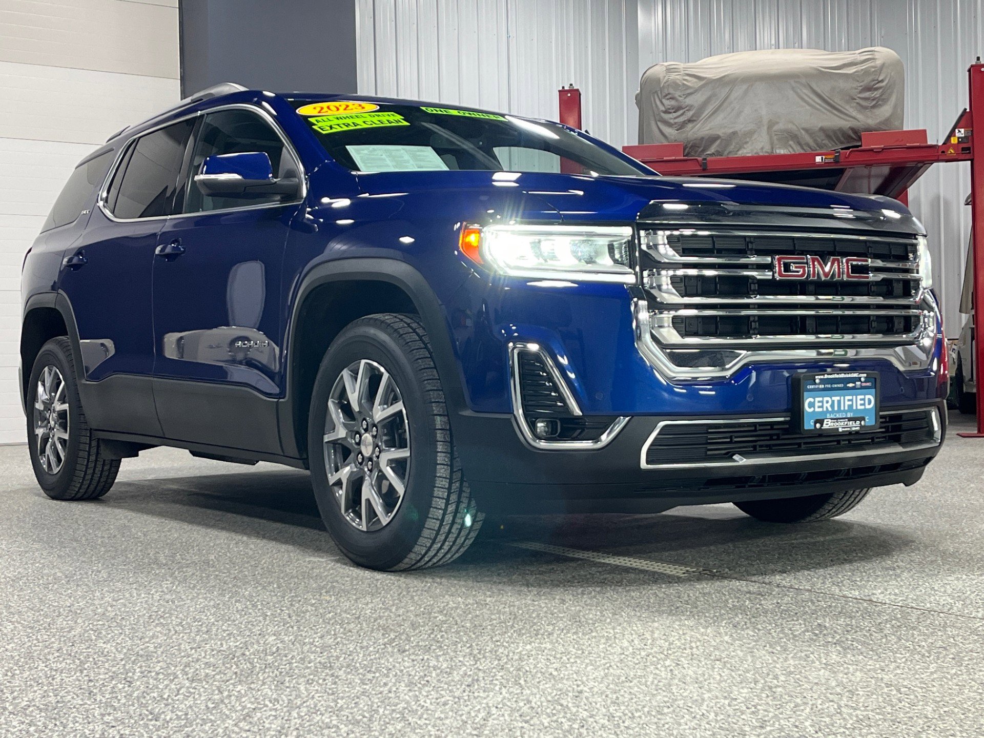 Certified 2023 GMC Acadia SLT w/ Preferred Package image 6