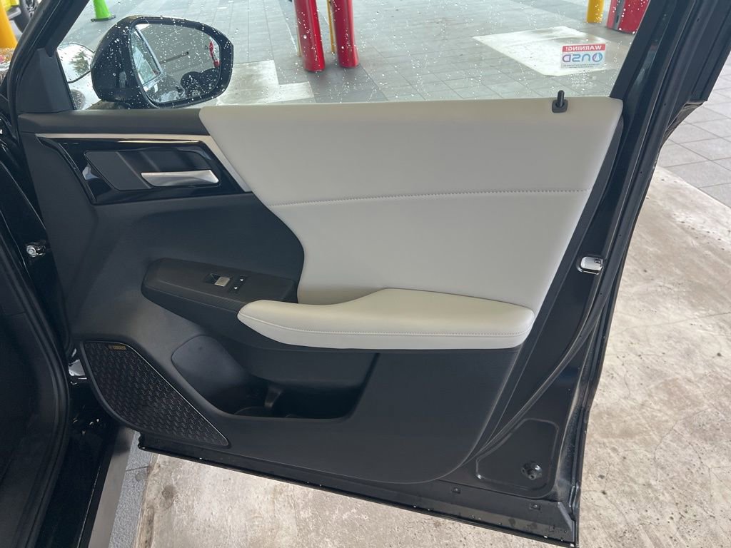 Used 2025 Mitsubishi Outlander SE image 38