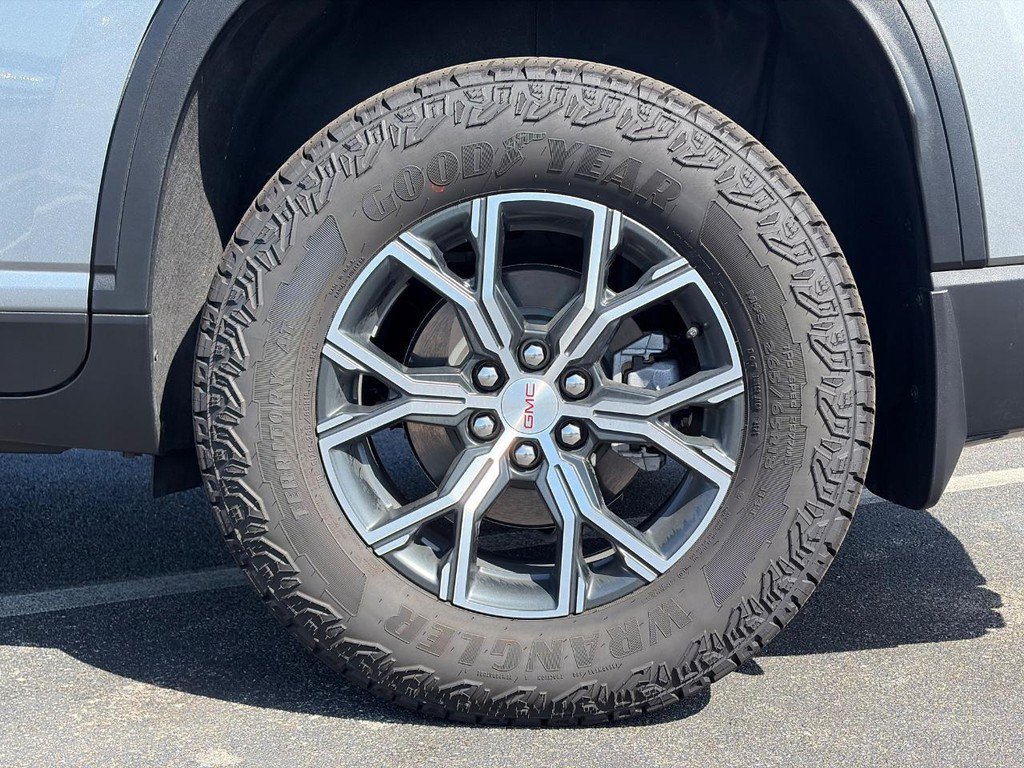 Used 2026 GMC Acadia AT4 w/ Luxury Package AWD/4WD image 9