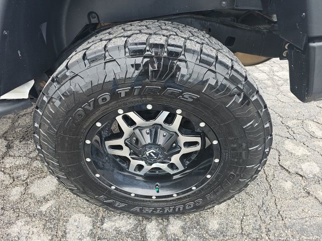 Used 2017 Jeep Wrangler Unlimited Rubicon w/ Connectivity Group image 27