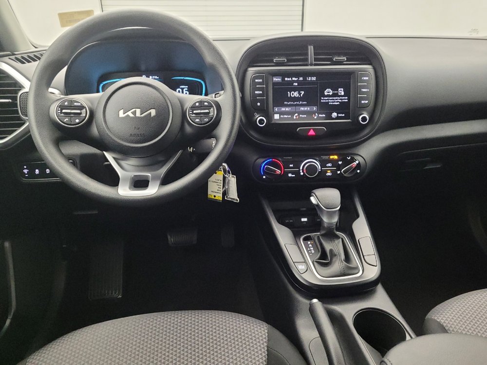 Used 2025 Kia Soul LX FWD image 22