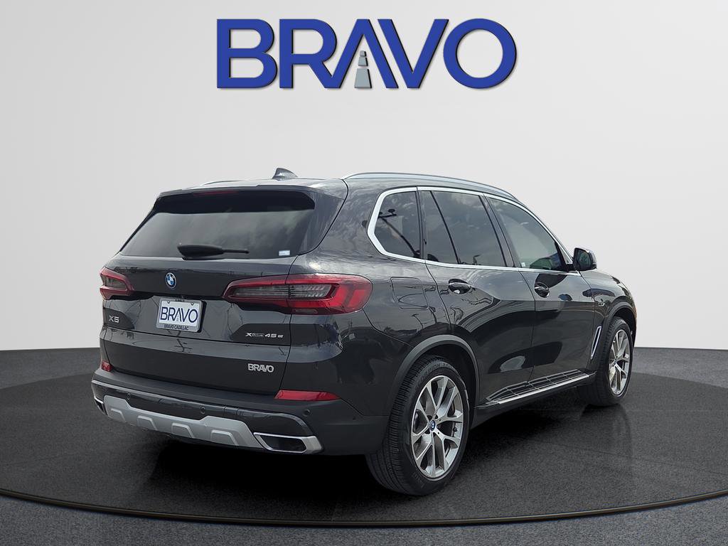 Used 2022 BMW X5 xDrive45e w/ Climate Comfort Package AWD/4WD image 4