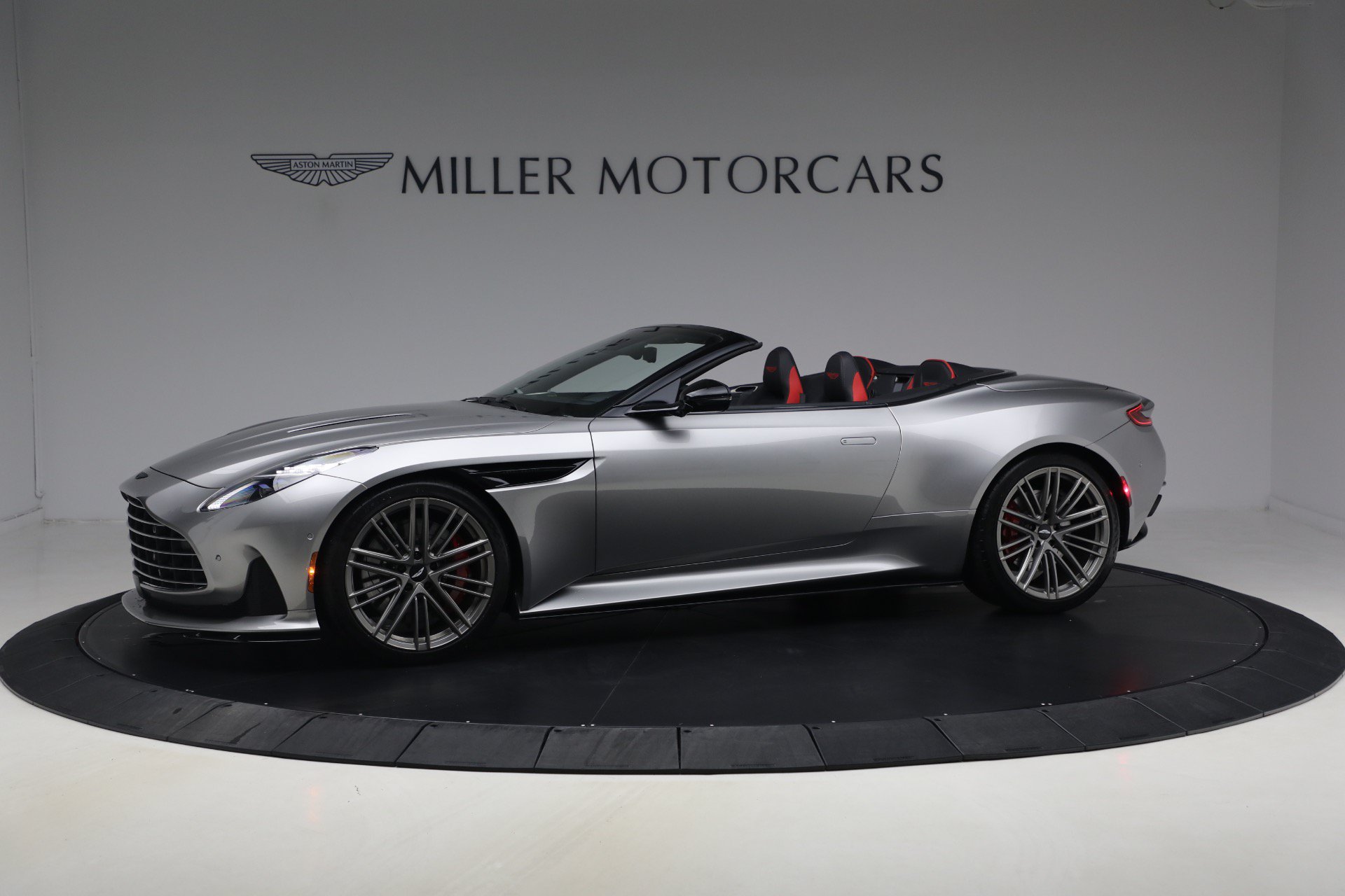 Used 2024 Aston Martin DB12 Convertible RWD image 2