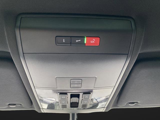 Used 2020 Volkswagen Atlas Cross Sport SE w/ Panoramic Sunroof Package image 26