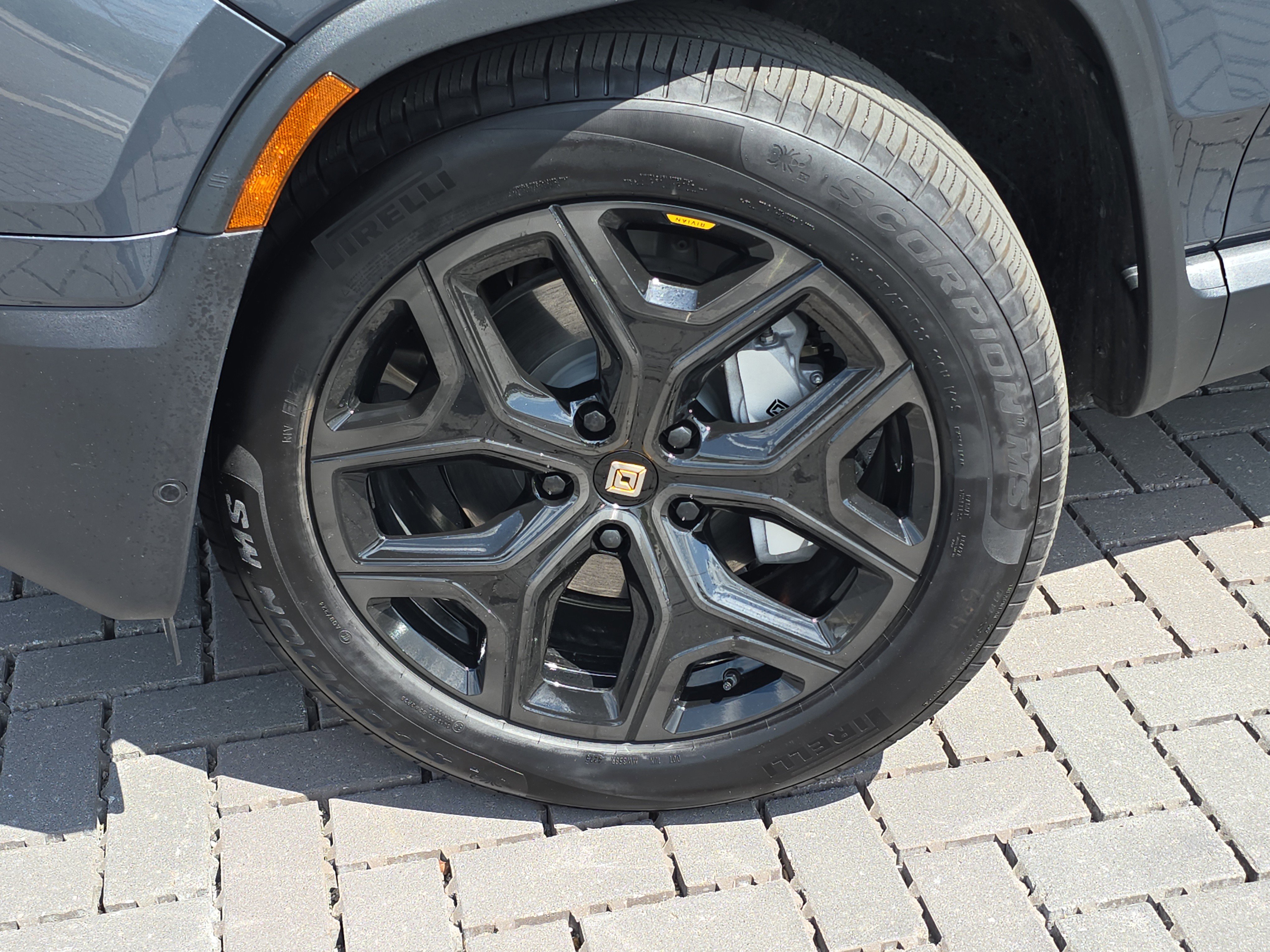 Used 2026 Rivian R1S Adventure image 10