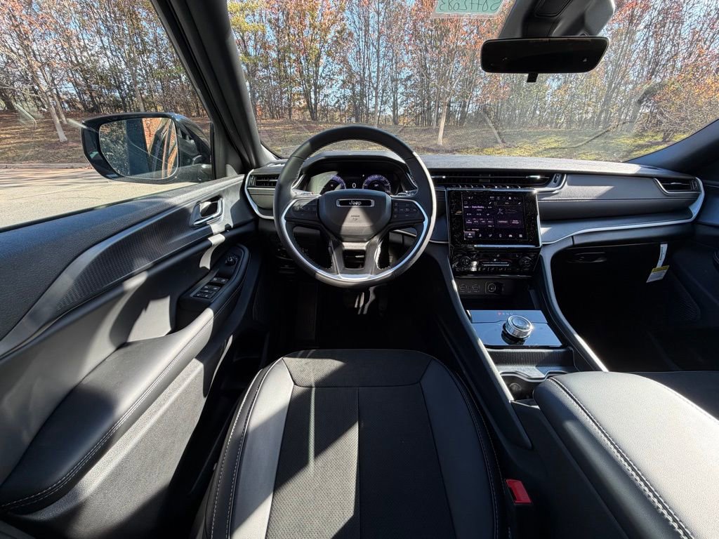 New 2025 Jeep Grand Cherokee L Laredo image 14