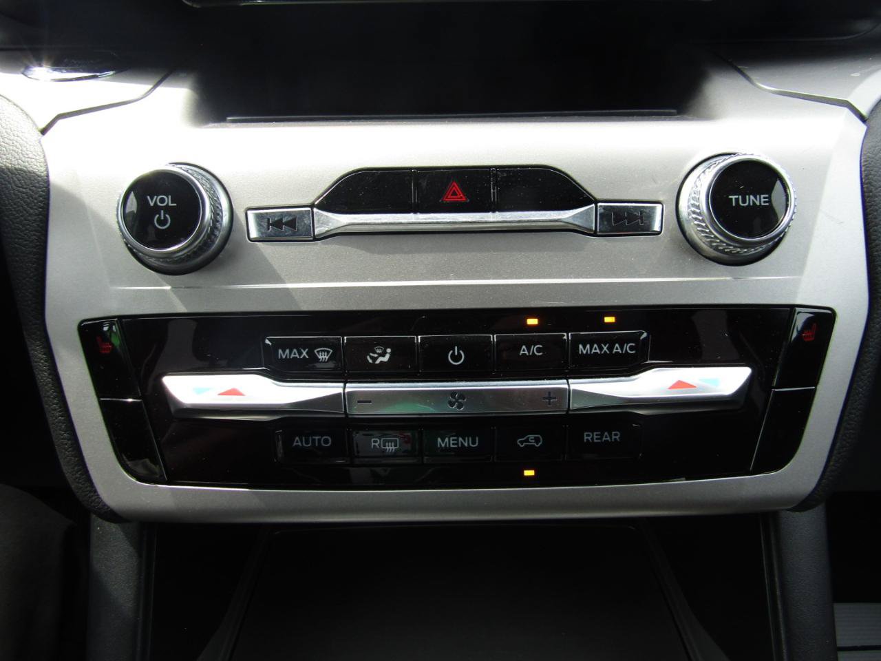 Used 2022 Ford Explorer XLT AWD/4WD image 17