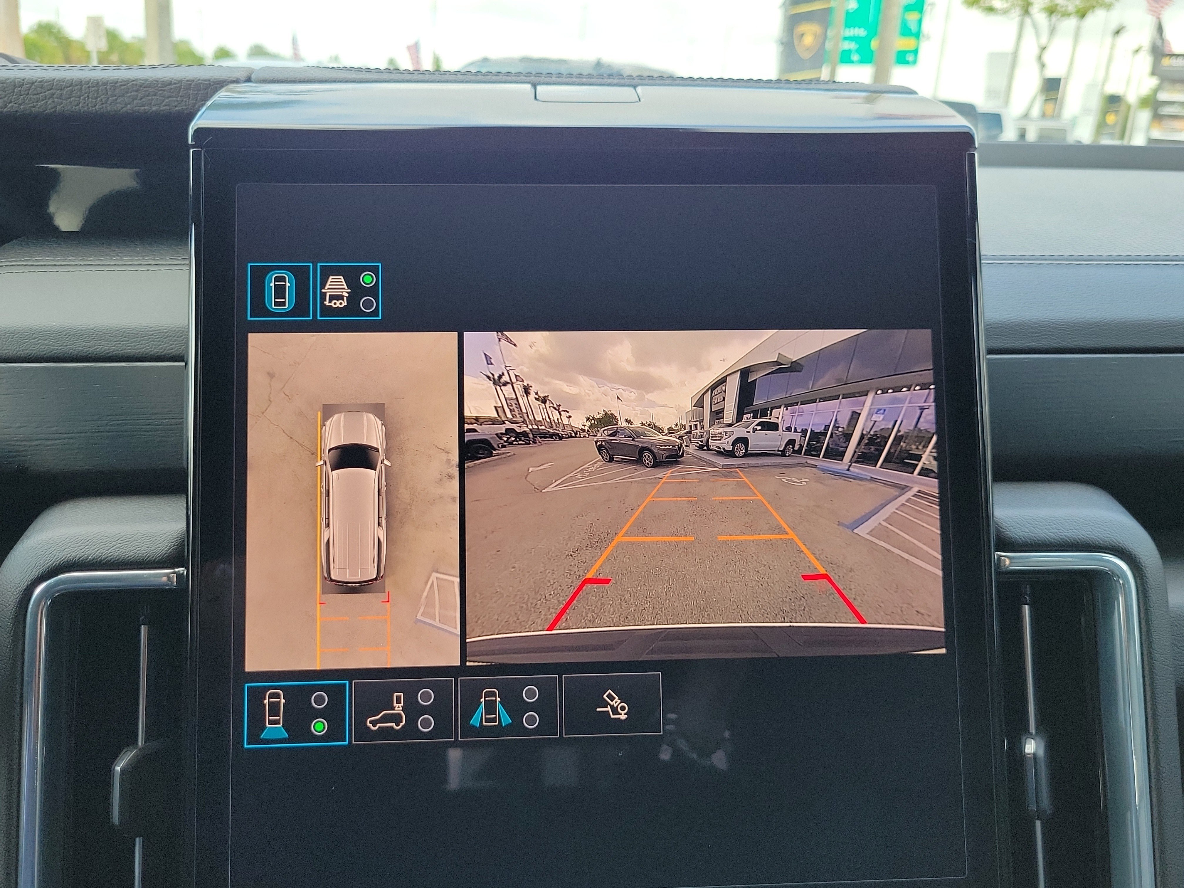 Used 2025 GMC Yukon XL Denali AWD/4WD image 11