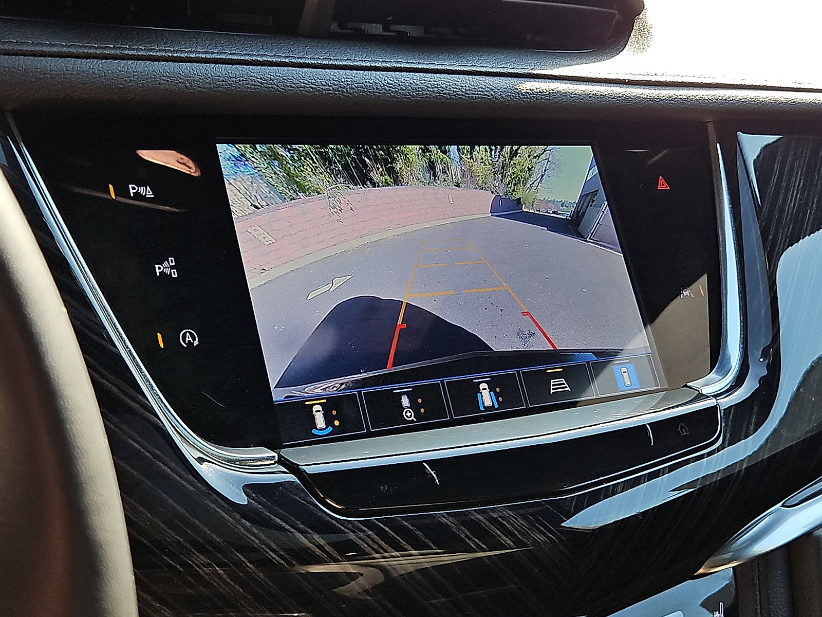 Used 2023 Cadillac XT6 Premium Luxury w/ Technology Package image 18