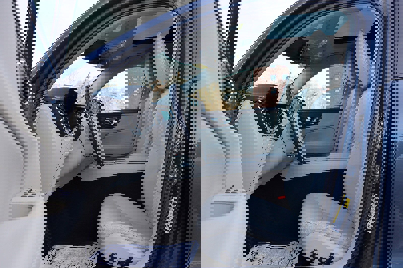 Used 2021 Volvo V60 T5 Cross Country w/ Protection Package image 11