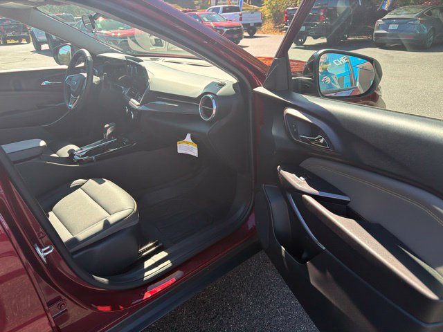 Used 2024 Chevrolet Trax ACTIV w/ Driver Confidence Package FWD image 22