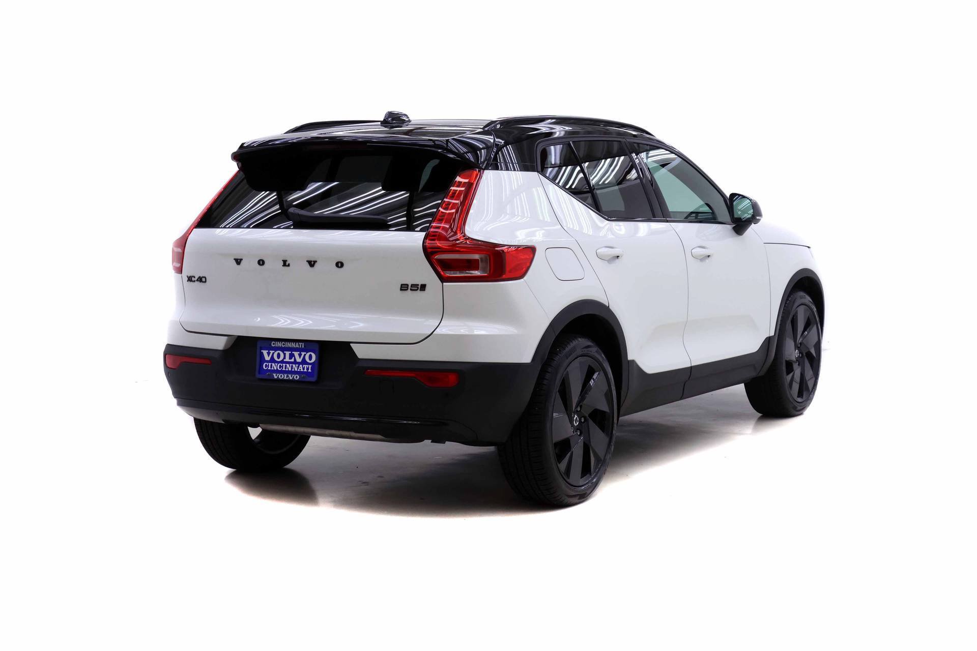 New 2026 Volvo XC40 B5 Ultra w/ Climate Package AWD/4WD image 4