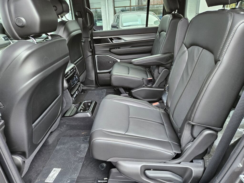New 2026 Jeep Grand Wagoneer 4WD image 15