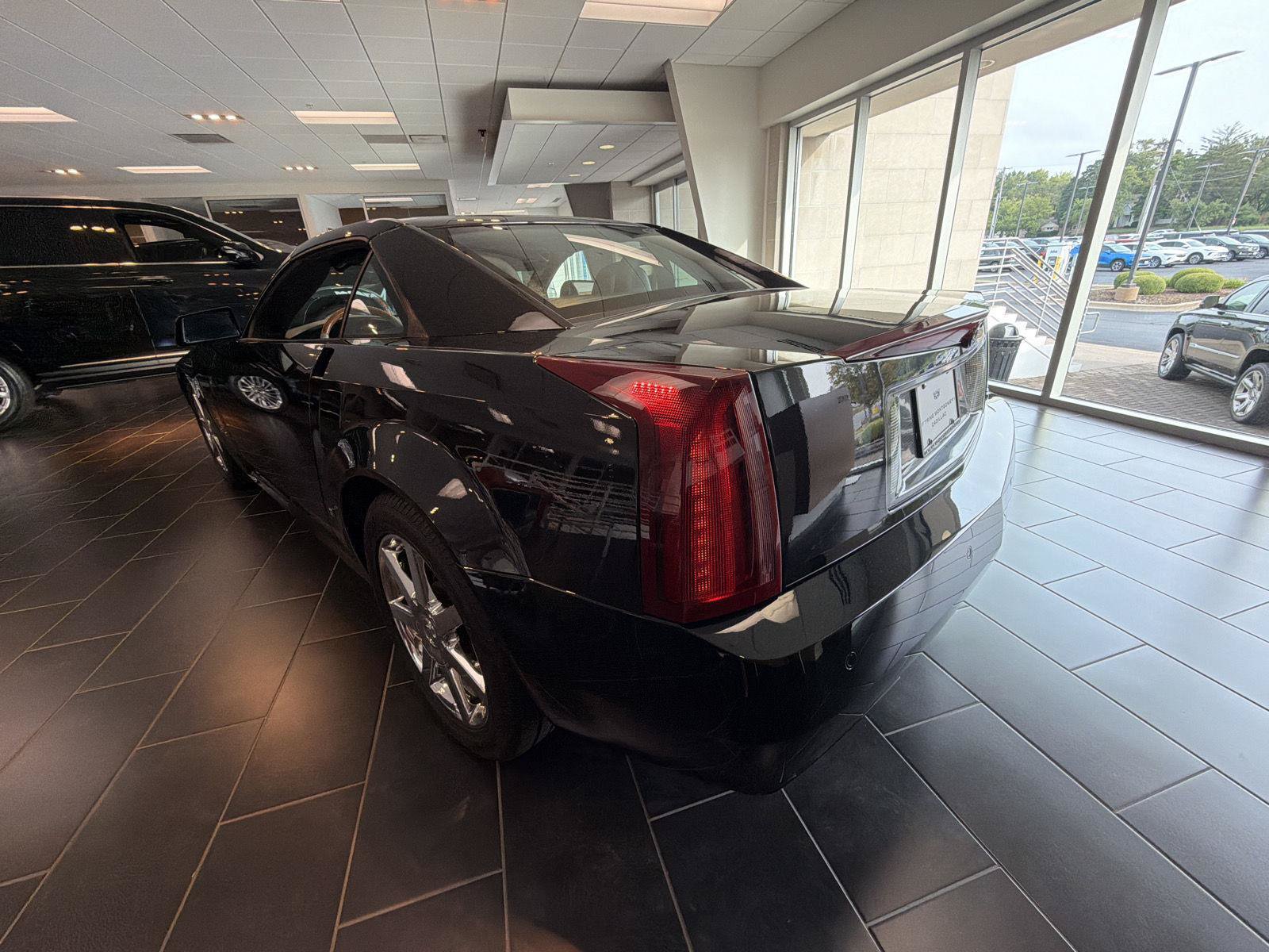 Used 2006 Cadillac XLR RWD image 3