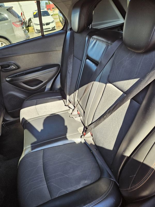 Used 2018 Chevrolet Trax LT w/ Sun & Sound Package image 16