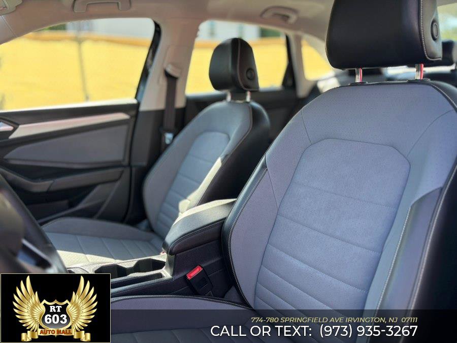 Used 2025 Volkswagen Jetta SE FWD image 13