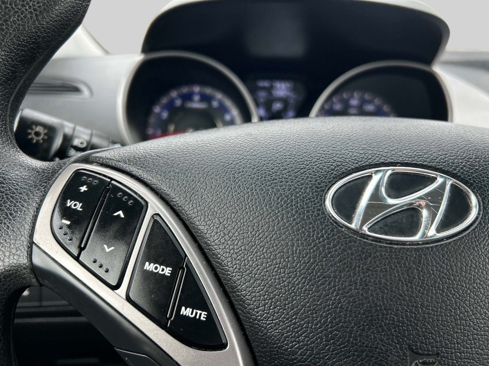 Used 2013 Hyundai Elantra FWD image 17