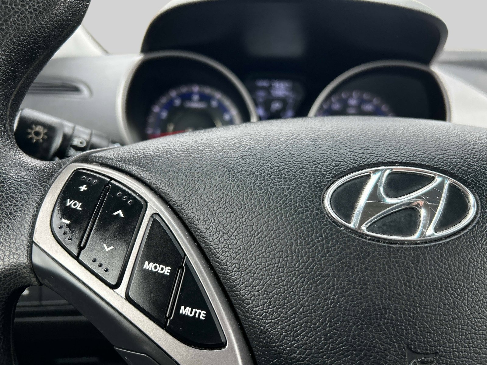 Used 2013 Hyundai Elantra FWD image 17