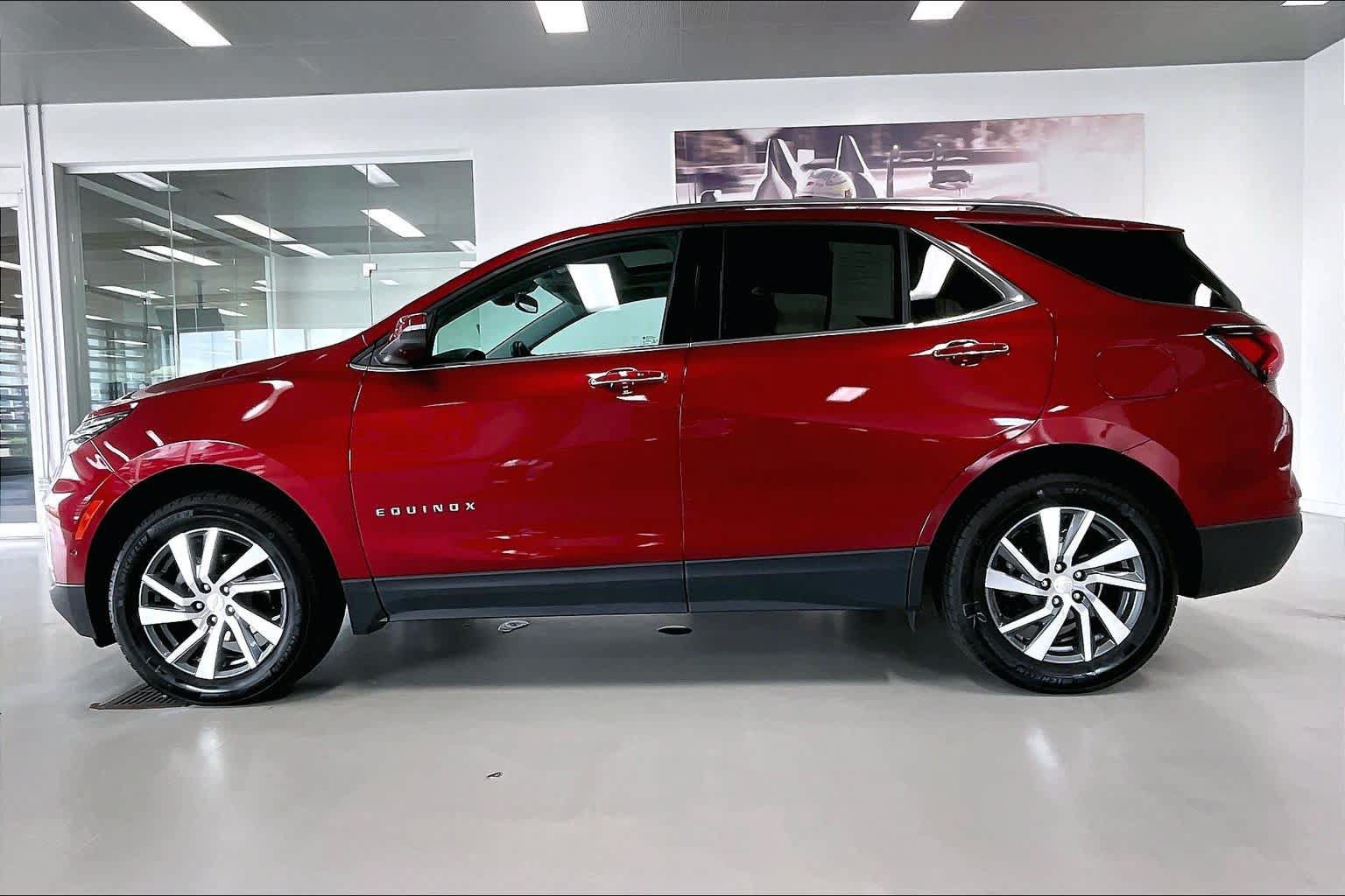 Used 2022 Chevrolet Equinox Premier AWD/4WD image 3