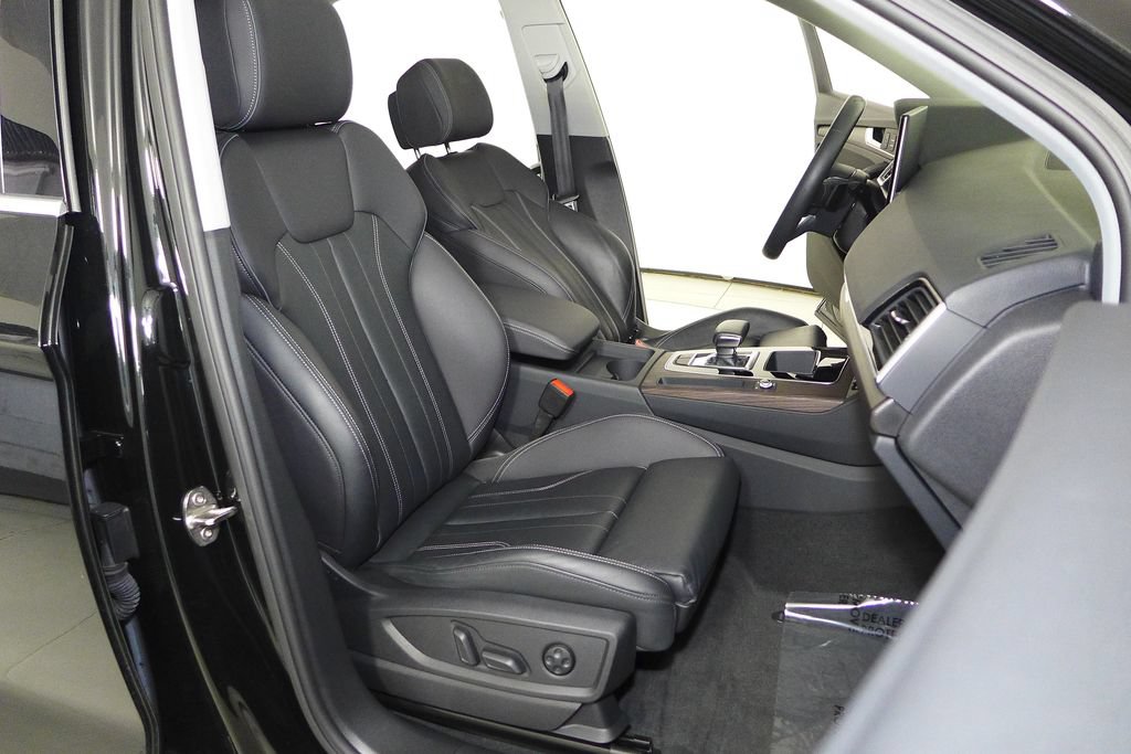 Used 2023 Audi Q5 e Premium w/ Convenience Package AWD/4WD image 19