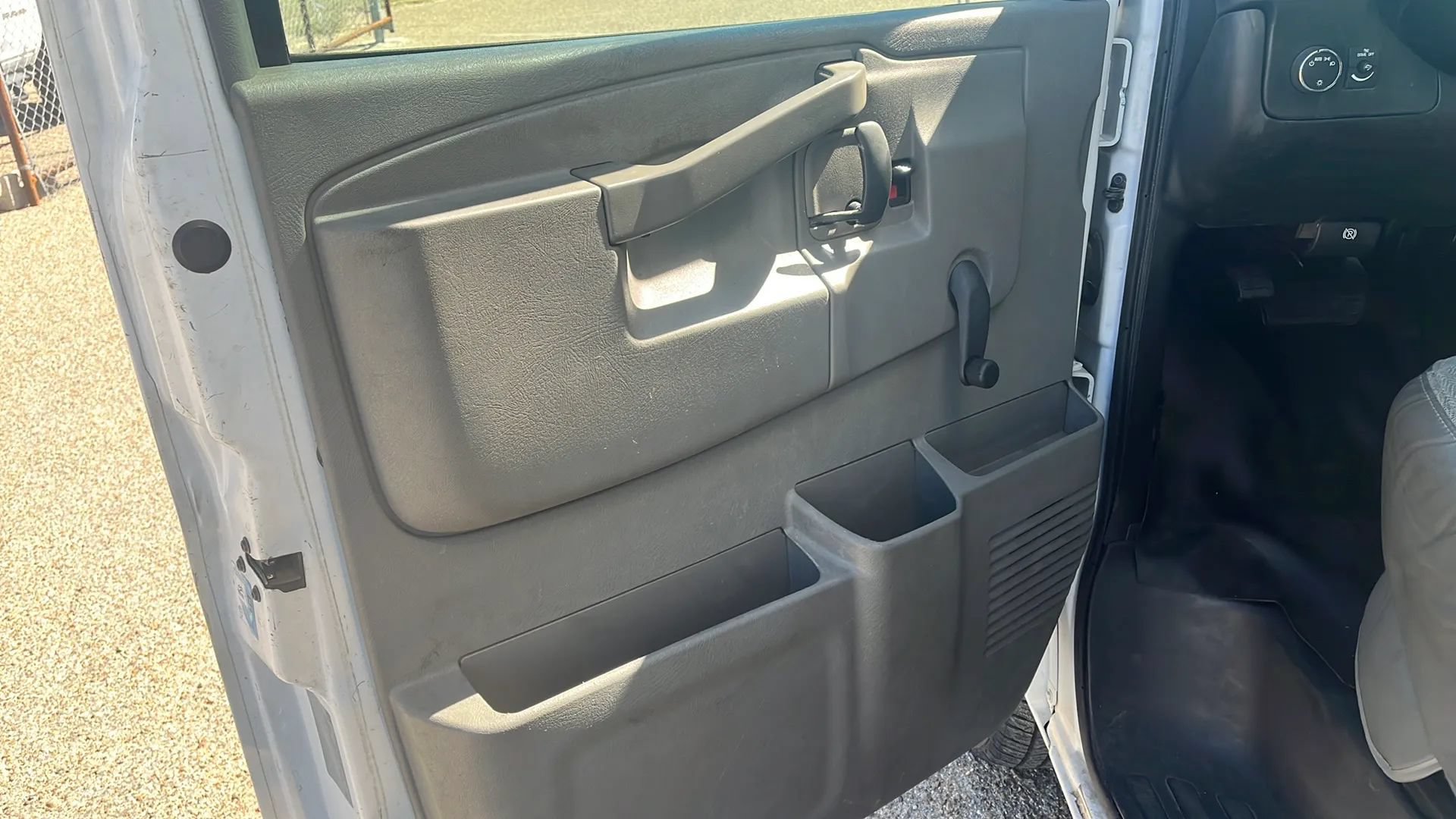 Used 2016 Chevrolet Express 3500 RWD image 10