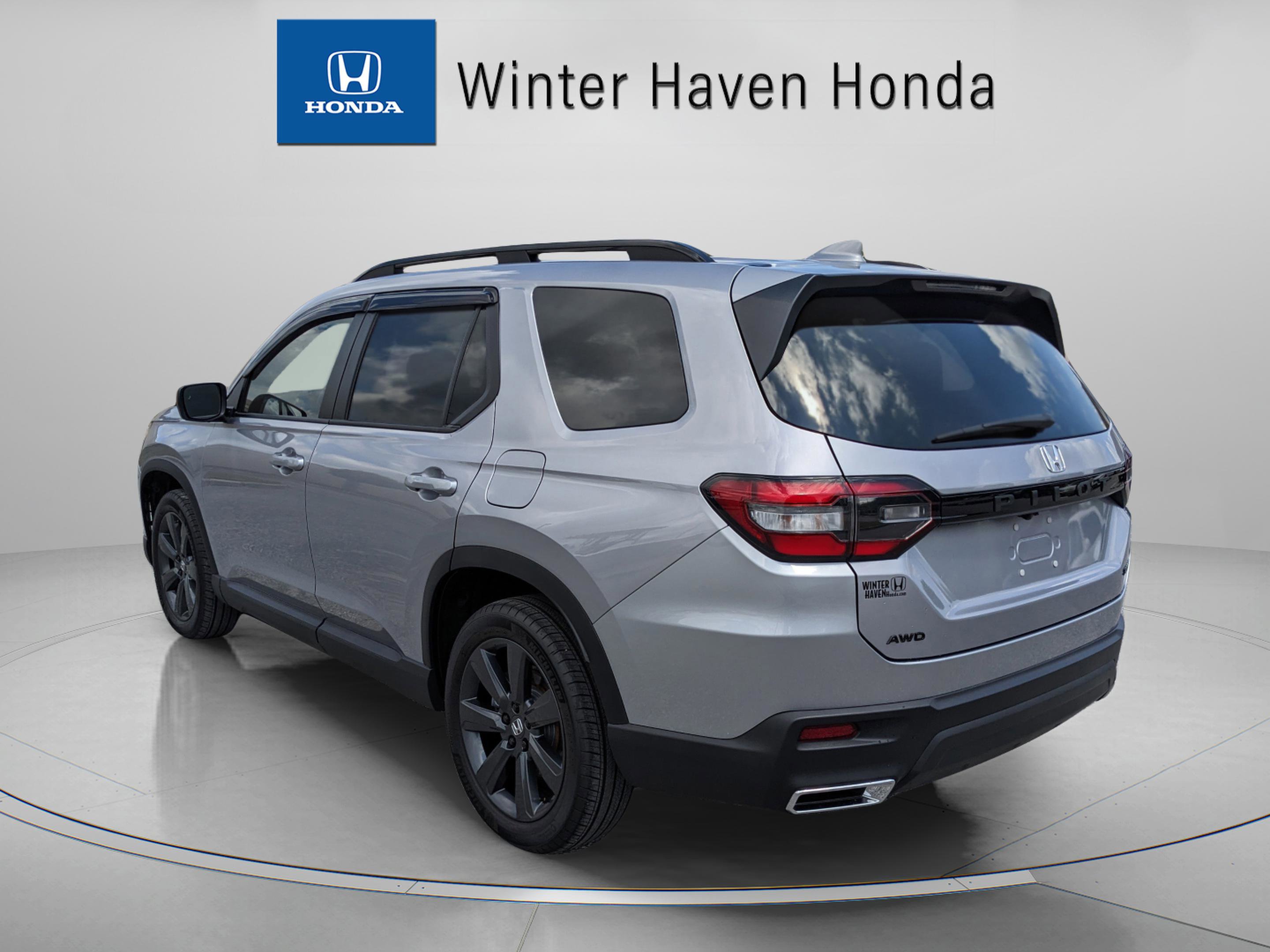 Used 2025 Honda Pilot Sport image 6
